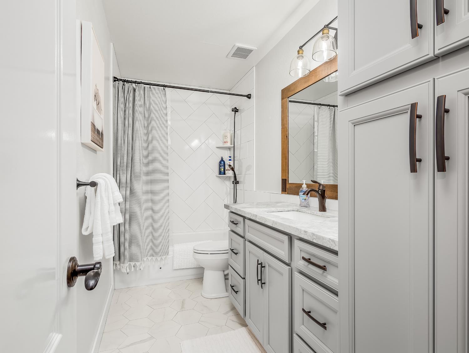 9560 N Barton Ave, Fresno, CA 93720