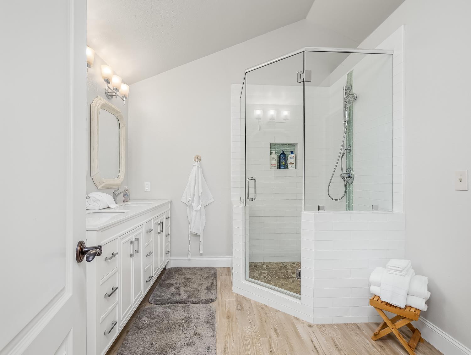 9560 N Barton Ave, Fresno, CA 93720