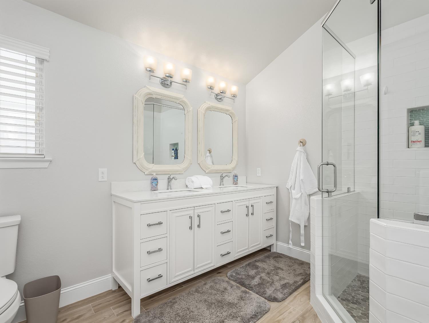 9560 N Barton Ave, Fresno, CA 93720