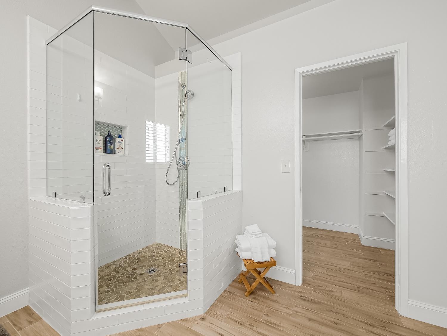 9560 N Barton Ave, Fresno, CA 93720