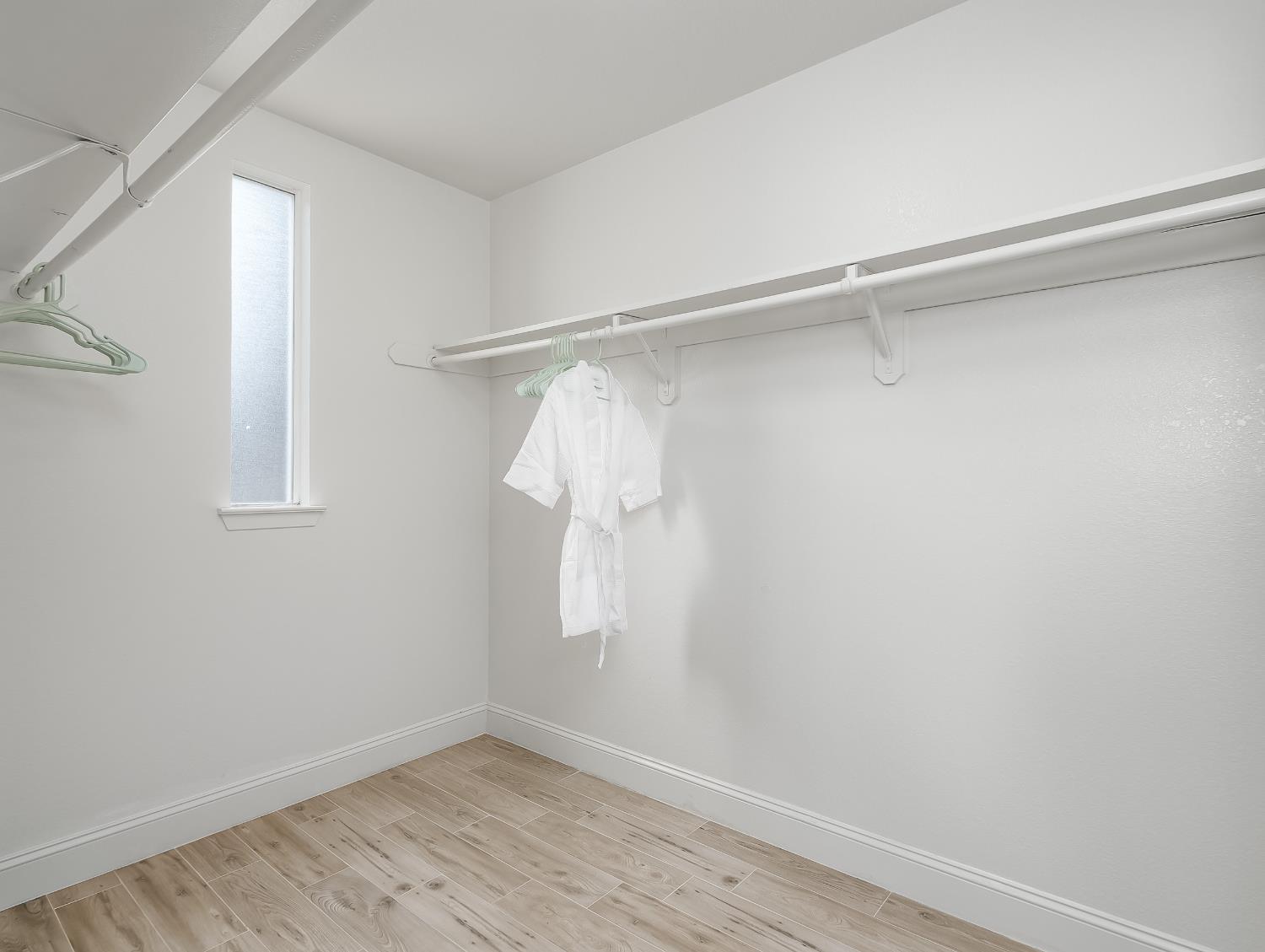 9560 N Barton Ave, Fresno, CA 93720