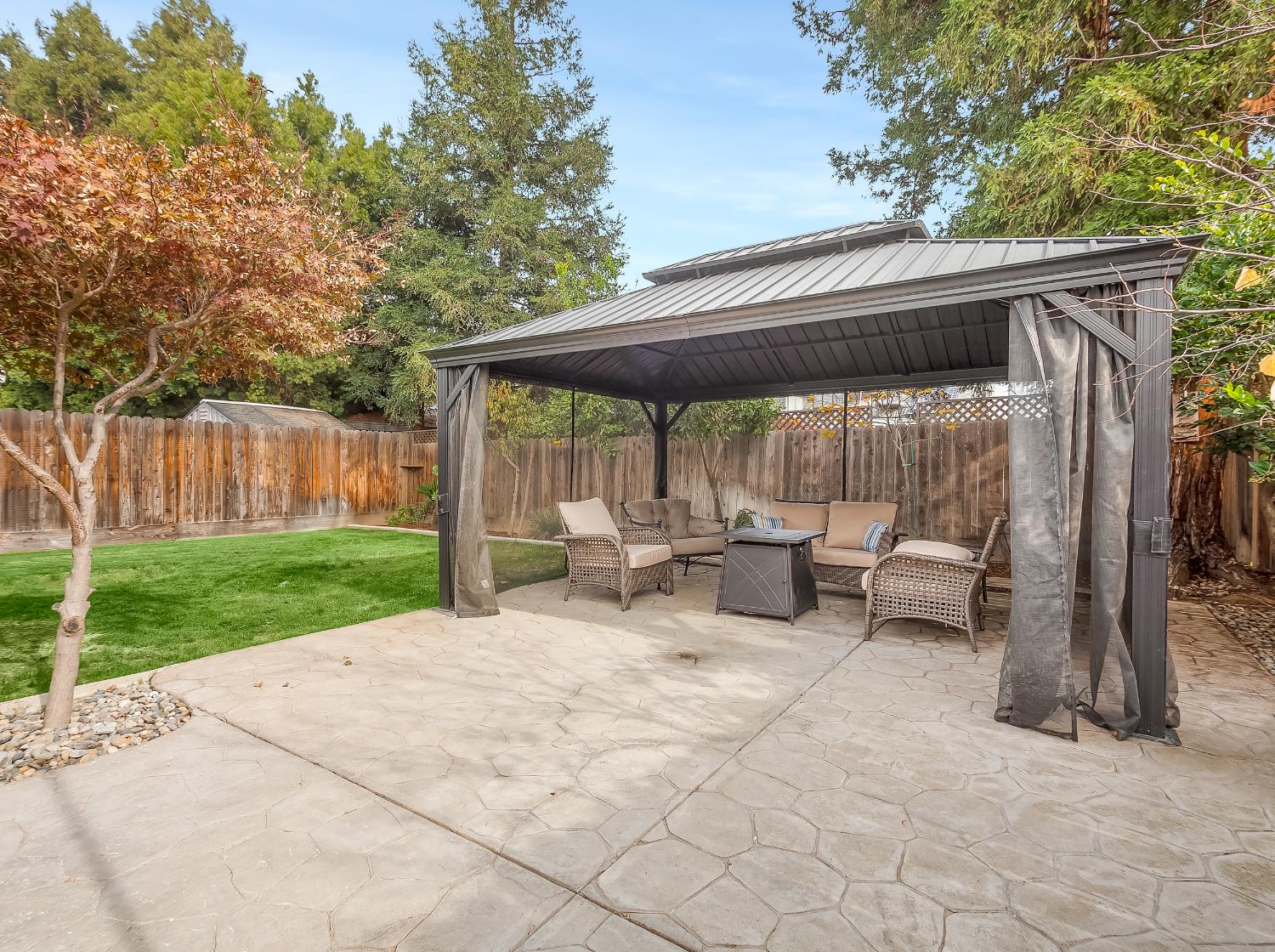 9560 N Barton Ave, Fresno, CA 93720