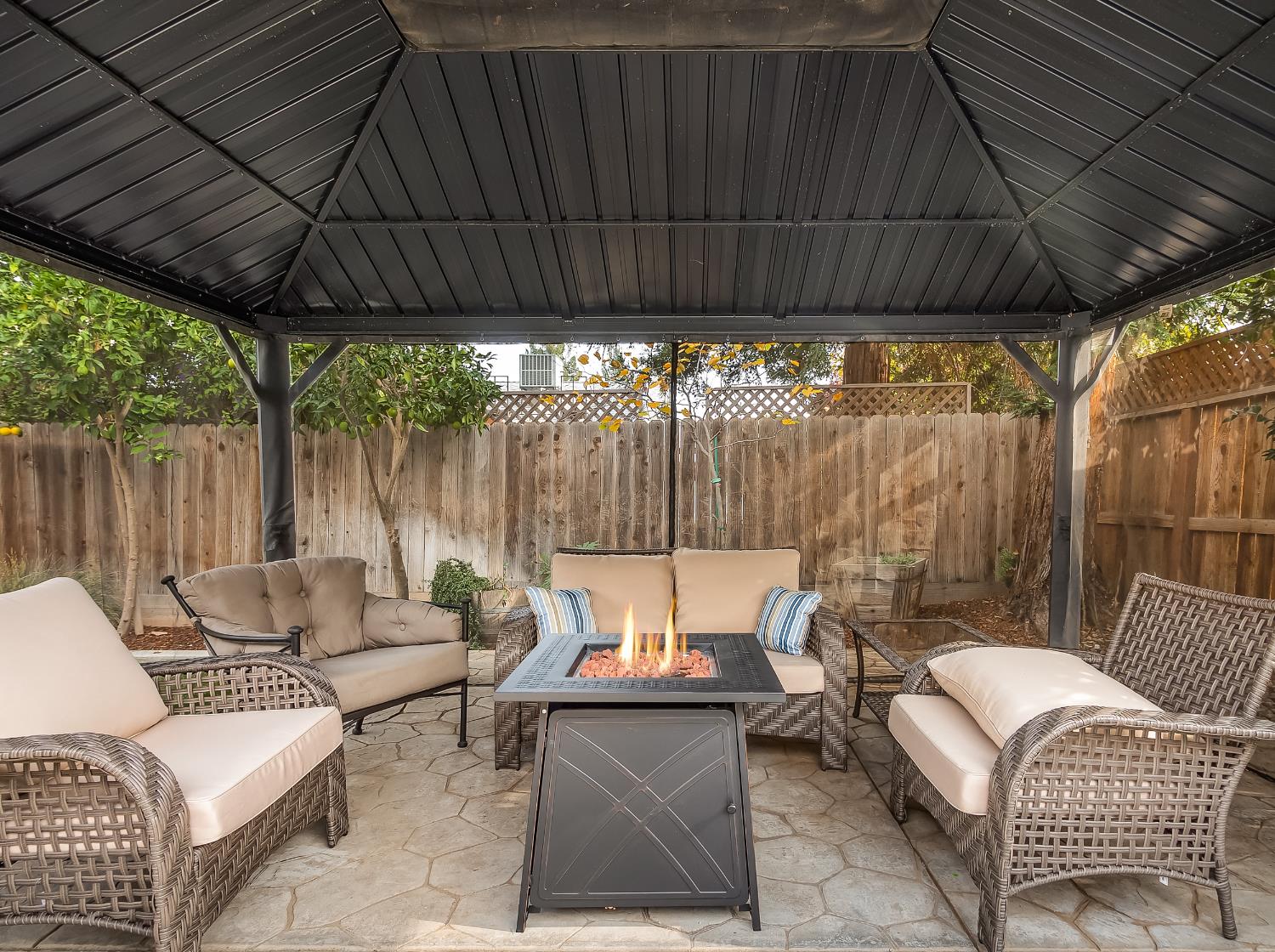 9560 N Barton Ave, Fresno, CA 93720