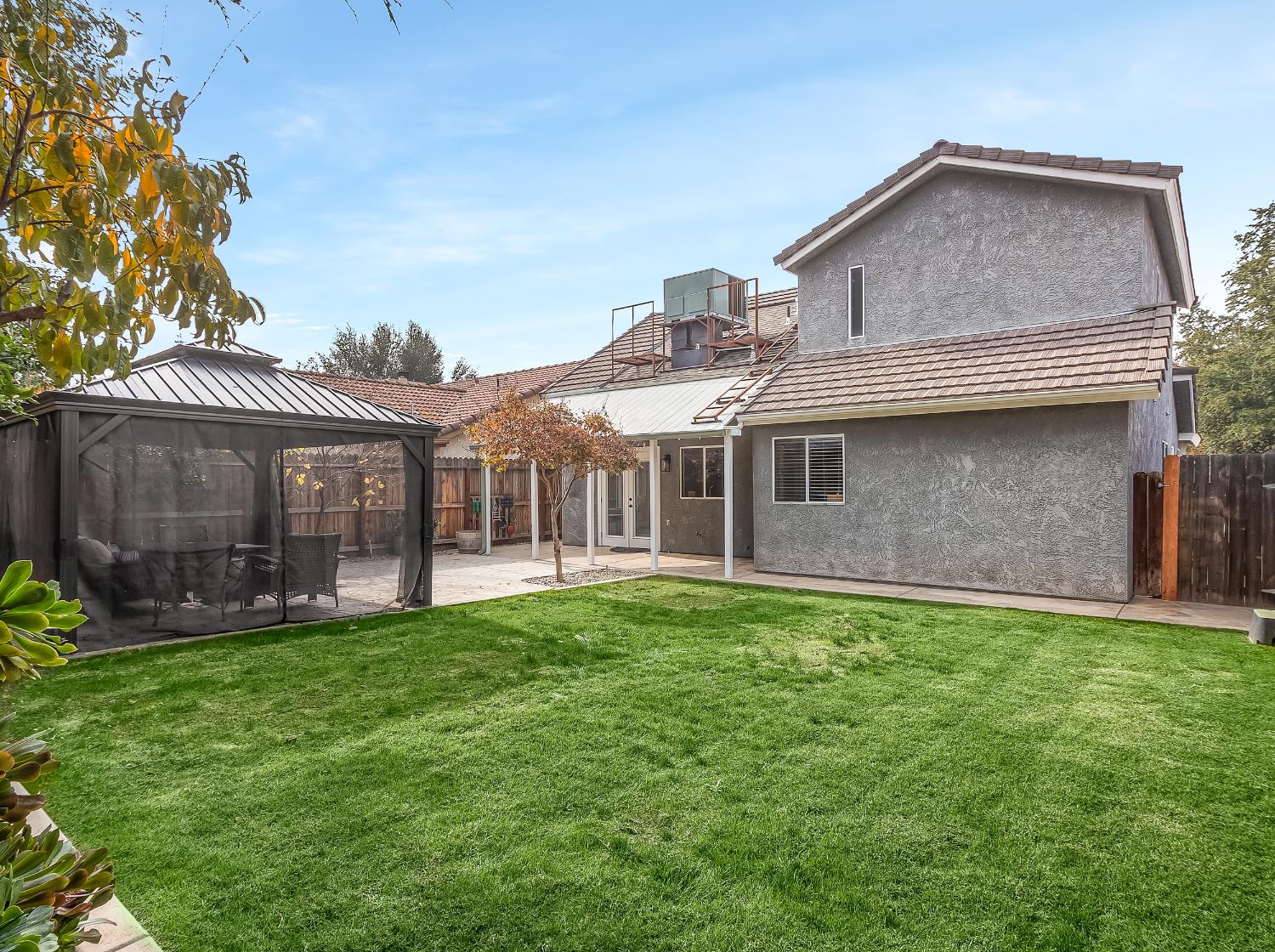 9560 N Barton Ave, Fresno, CA 93720