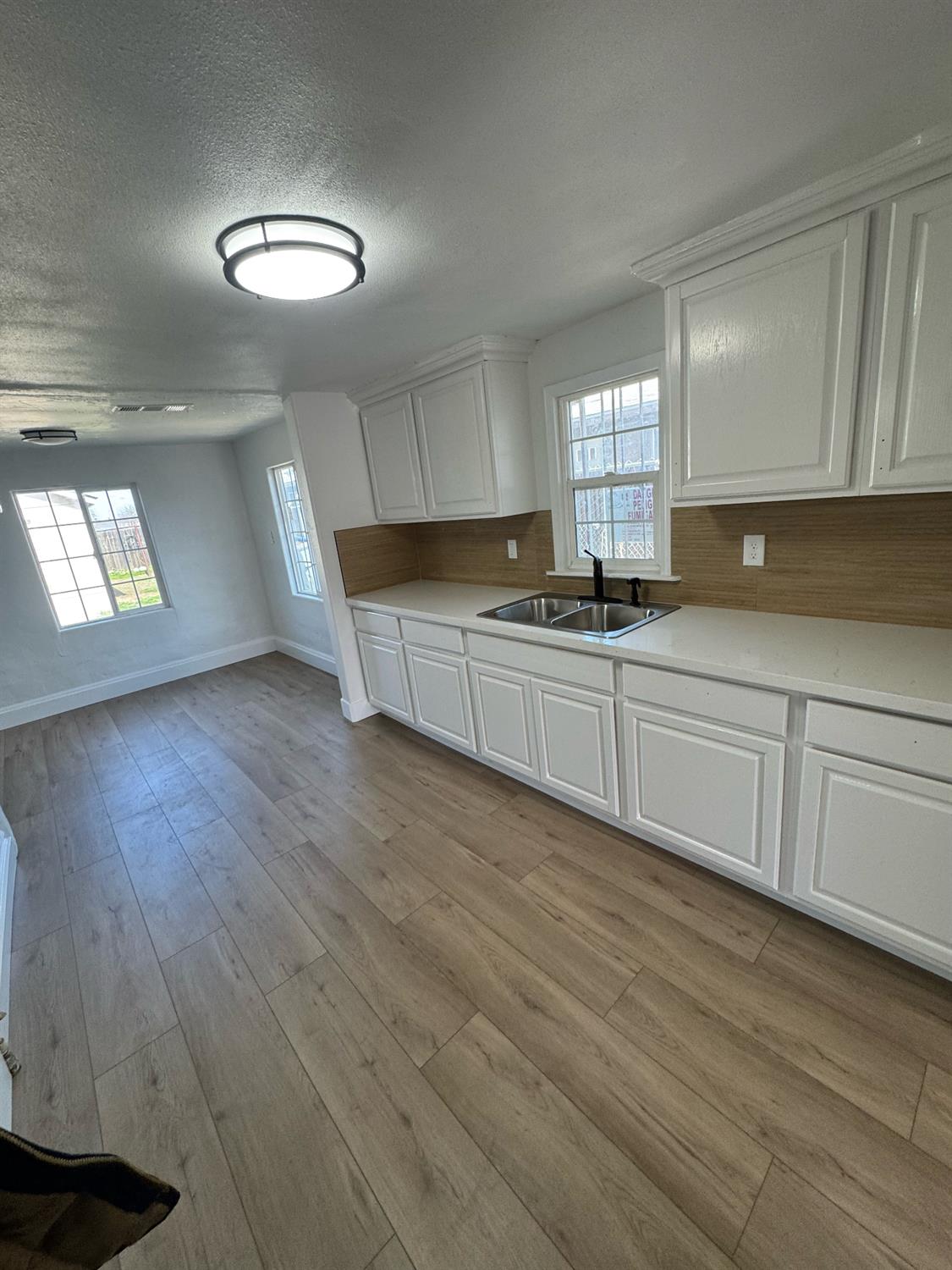 2743 E Hammond Ave, Fresno, CA 93703