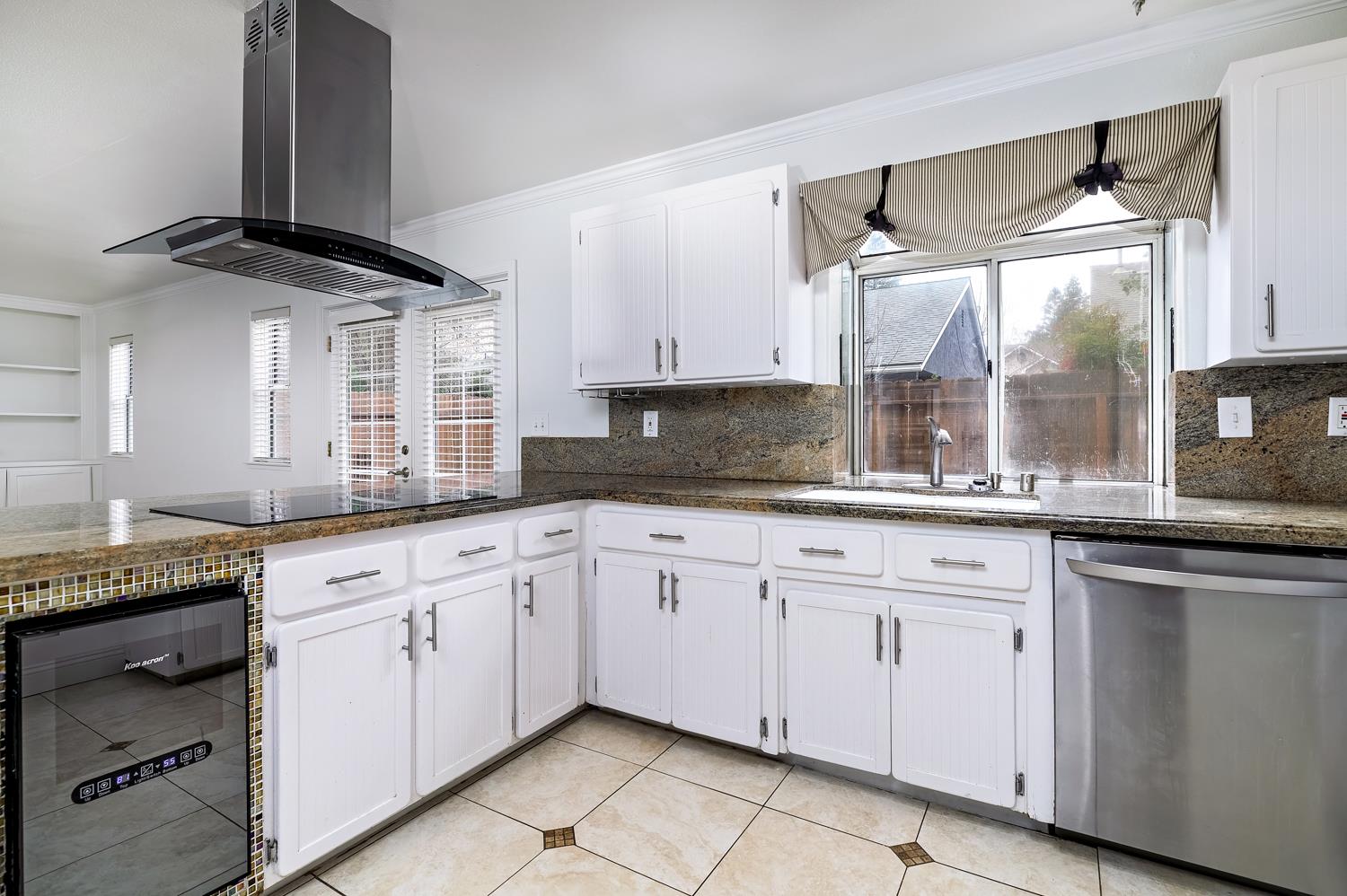 10752 N Windham Bay Cir, Fresno, CA 93730