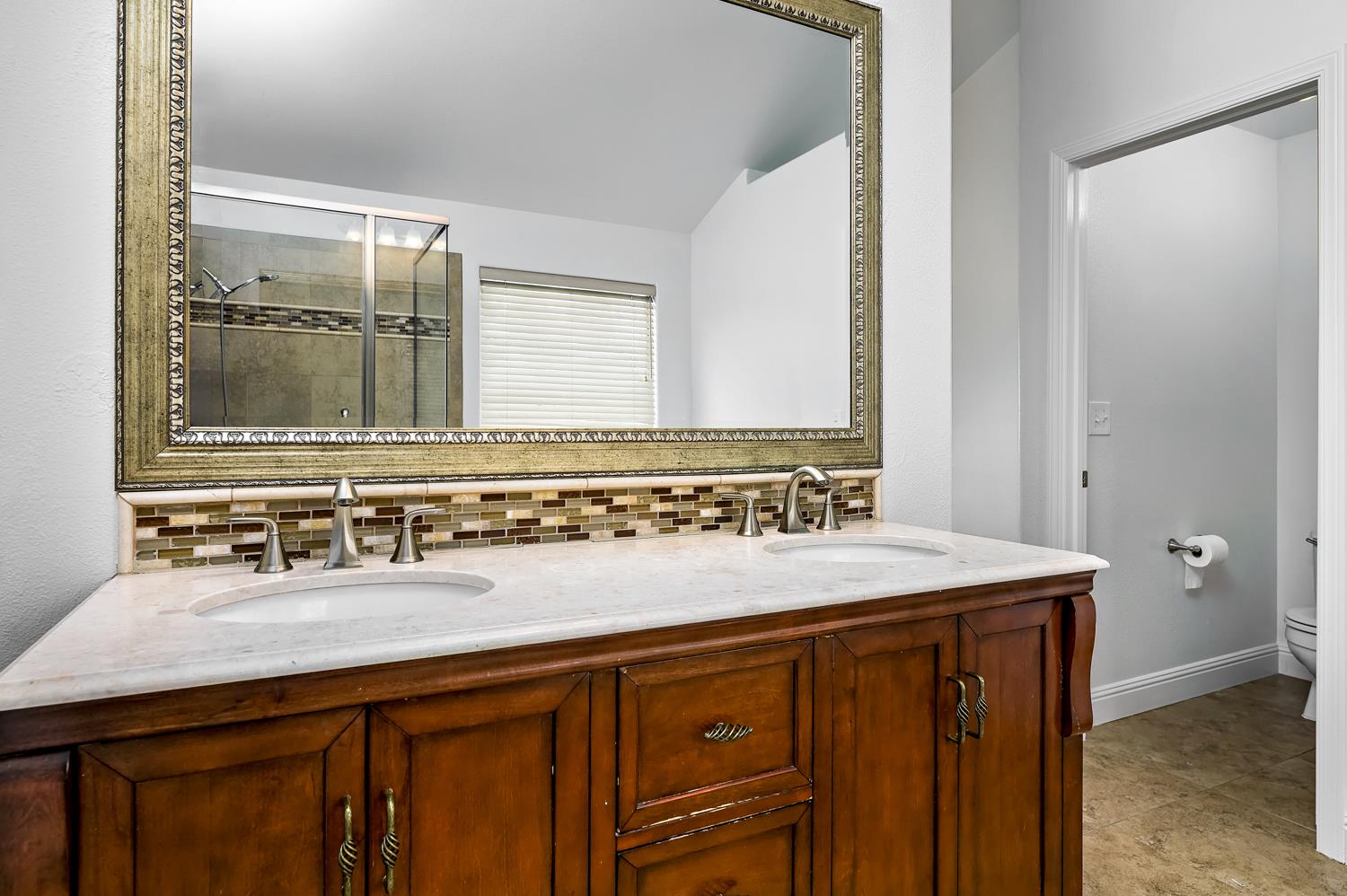 10752 N Windham Bay Cir, Fresno, CA 93730