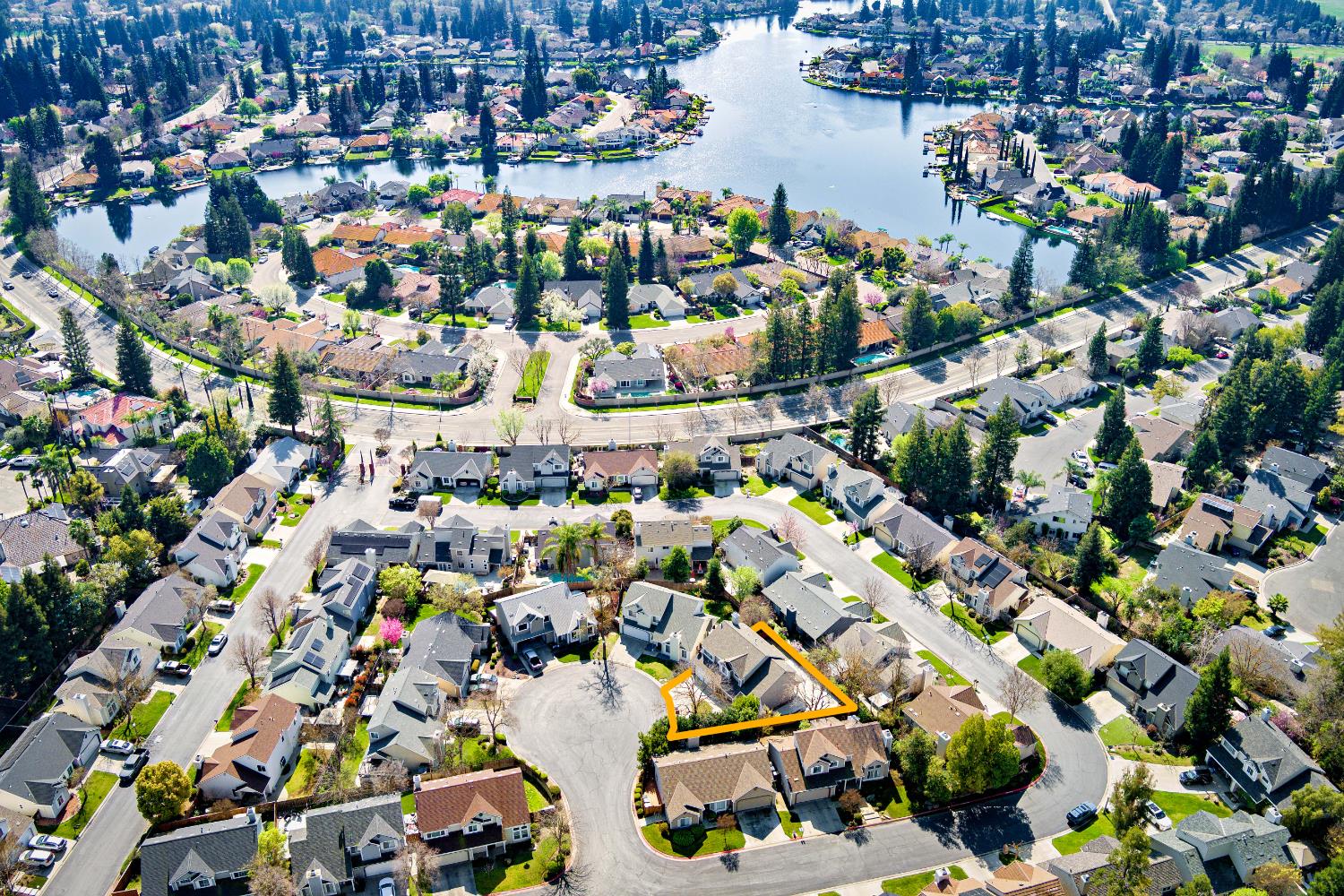 10752 N Windham Bay Cir, Fresno, CA 93730