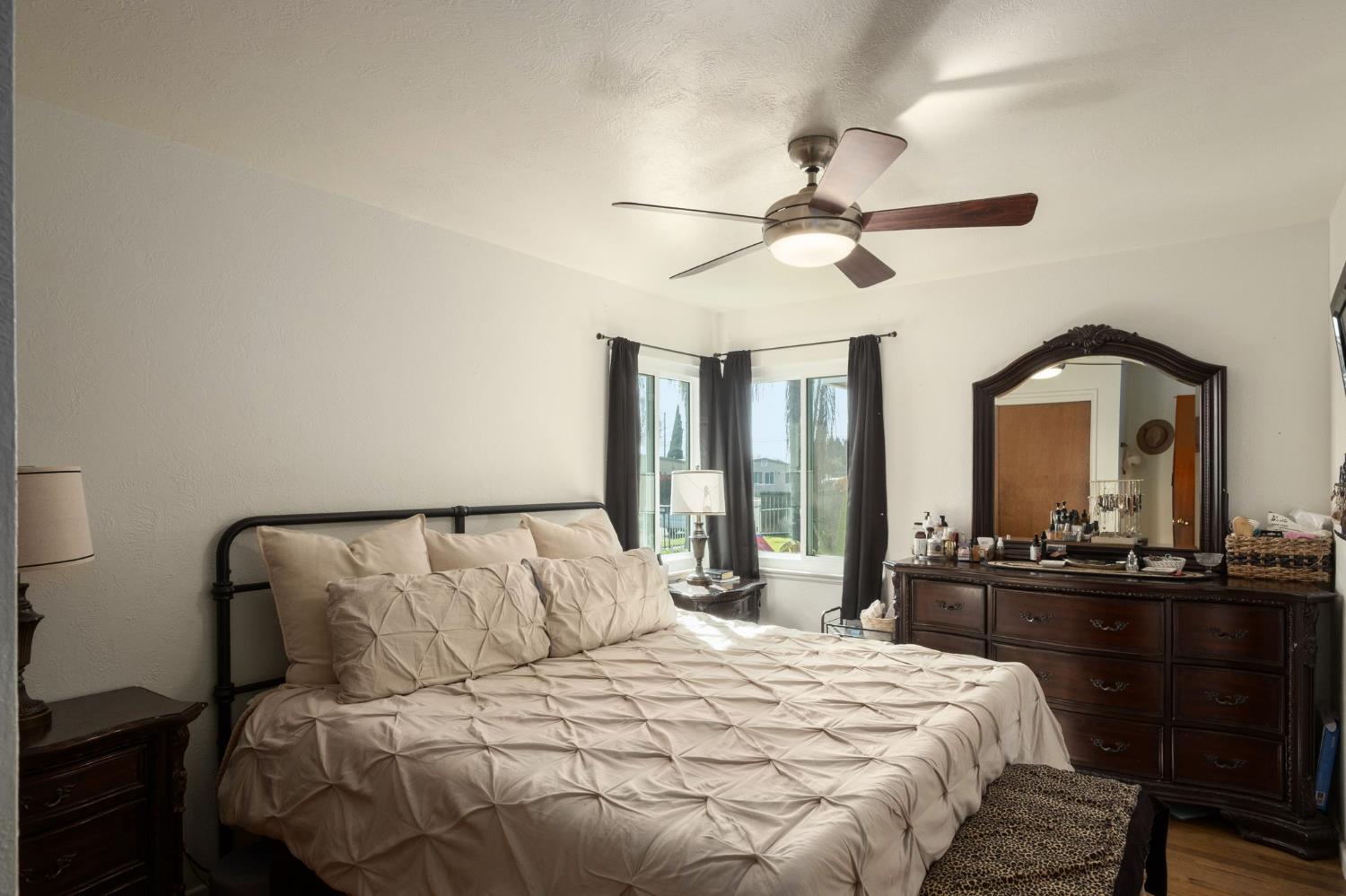 4619 E El Monte Way, Fresno, CA 93702