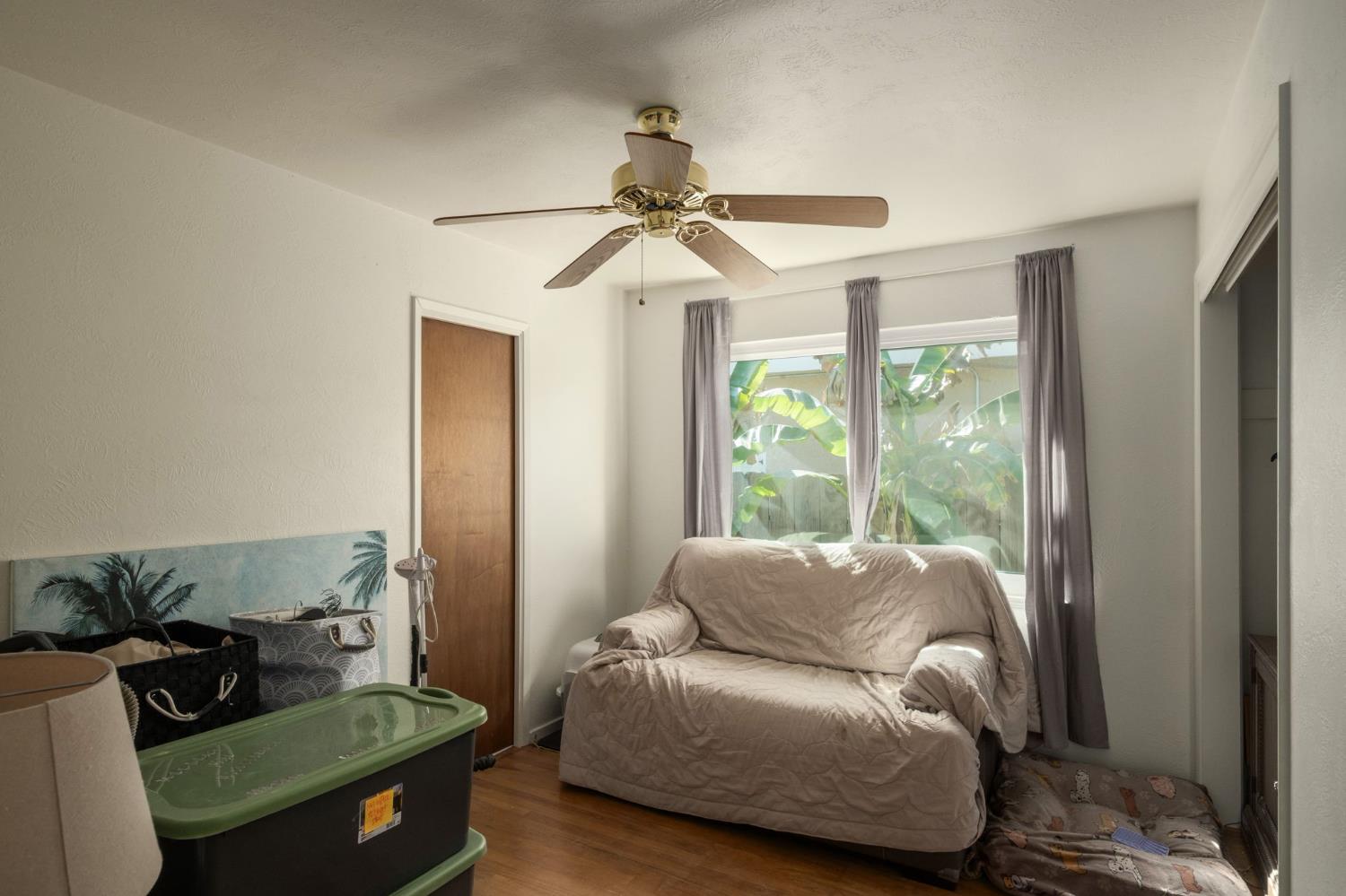 4619 E El Monte Way, Fresno, CA 93702