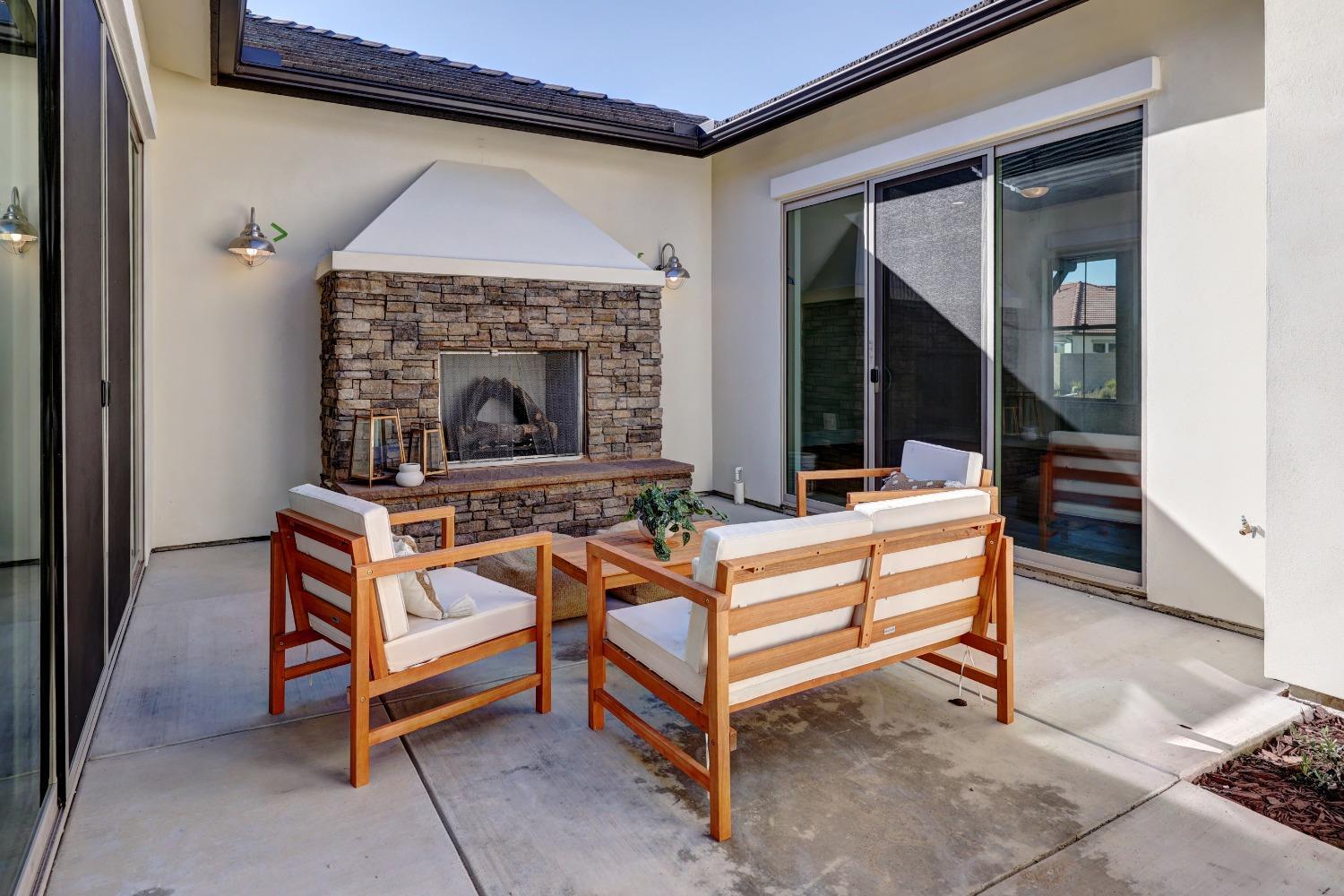 2189 E Strathspey Way, Fresno, CA 93730