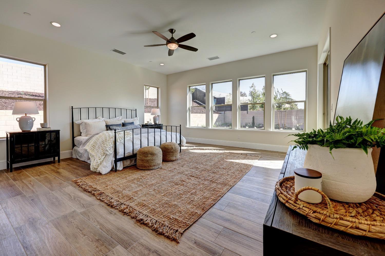 2189 E Strathspey Way, Fresno, CA 93730