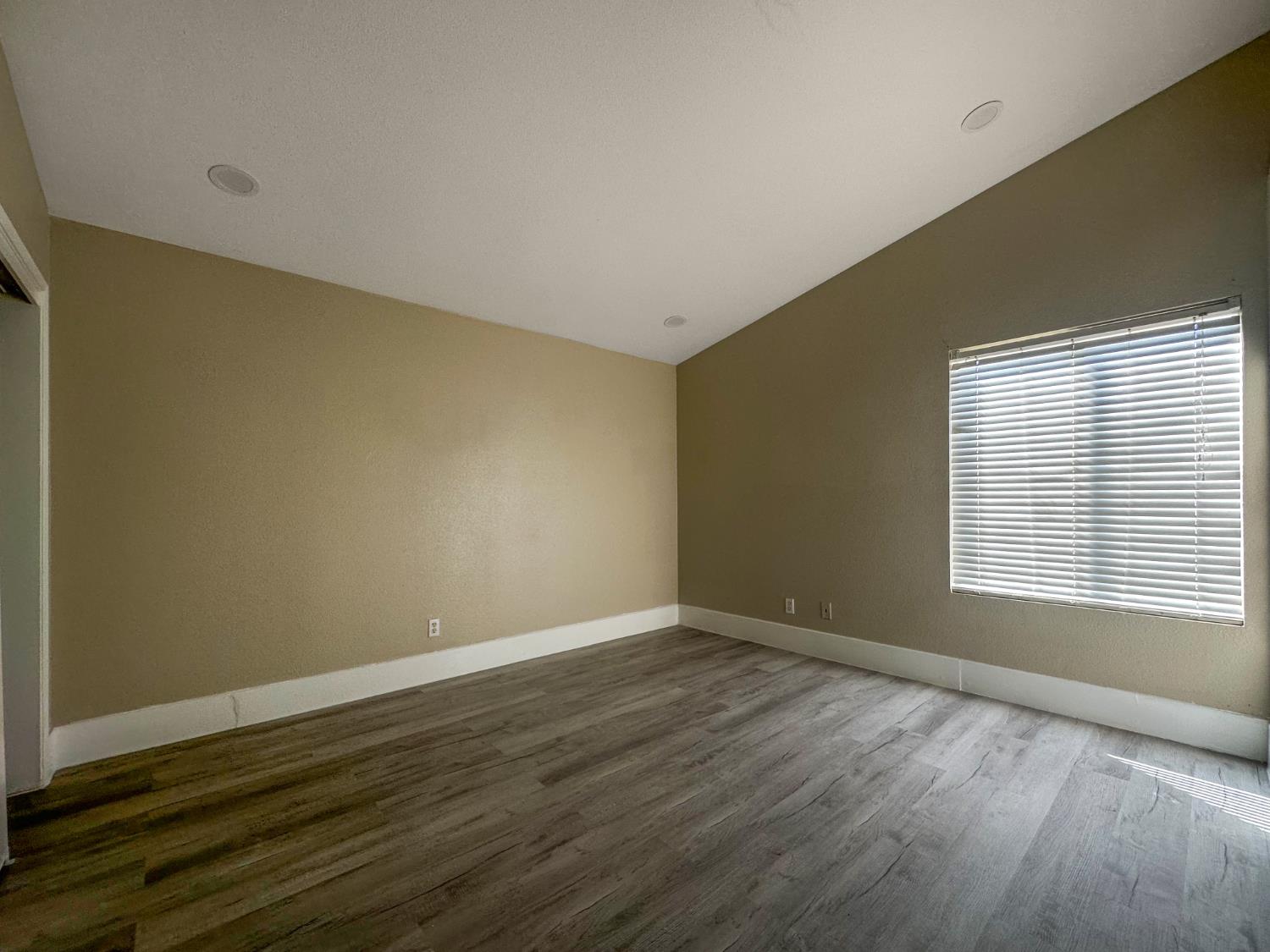 5691 W Santa Ana Ave, Fresno, CA 93722