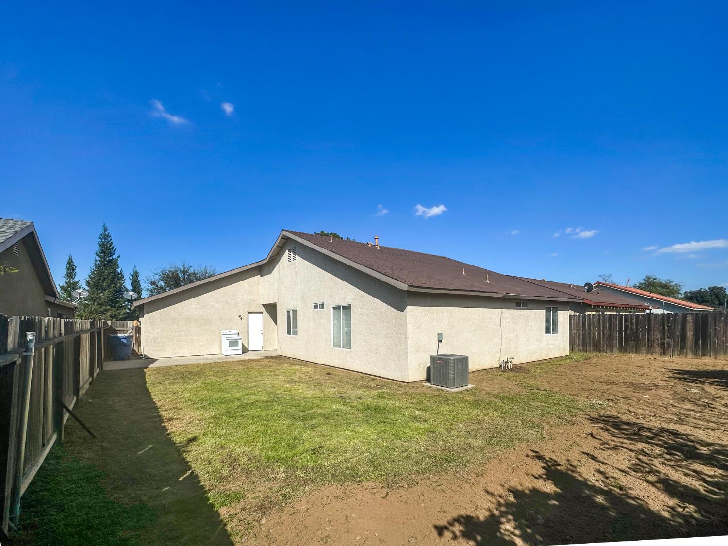 5691 W Santa Ana Ave, Fresno, CA 93722