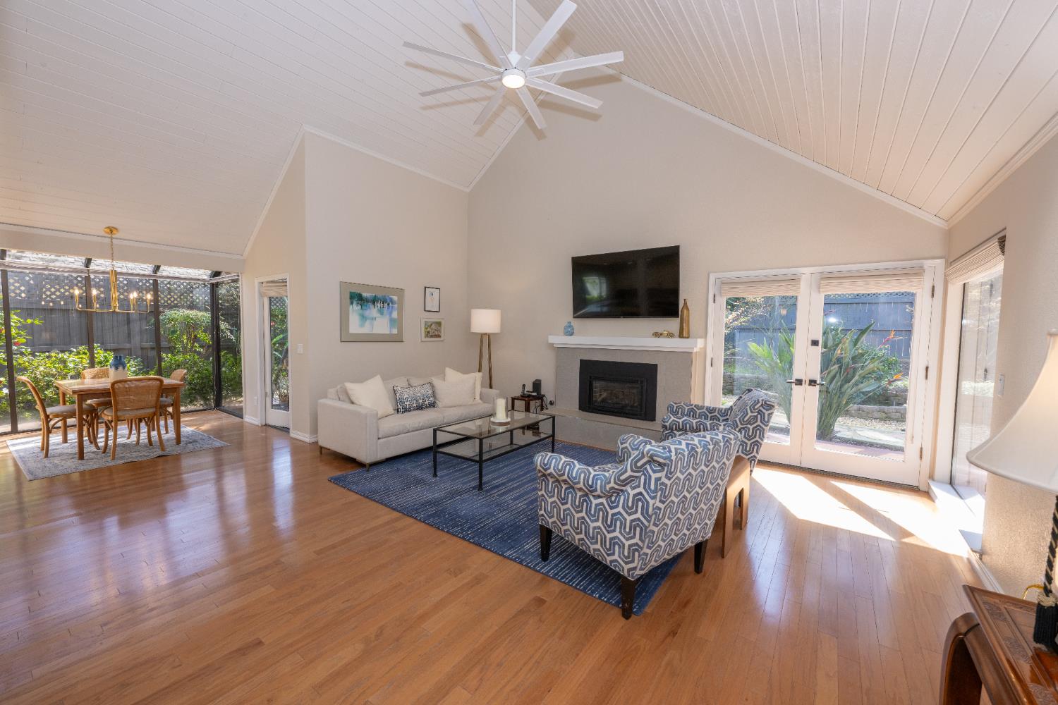 2555 W Bluff Ave #143, Fresno, CA 93711