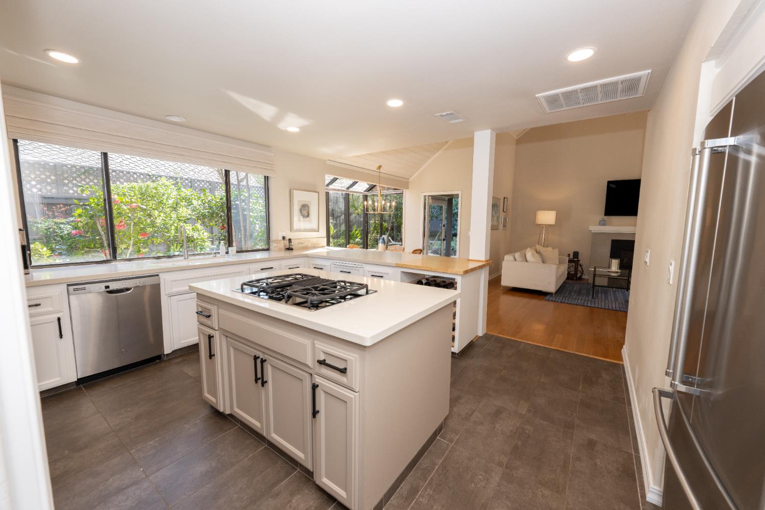 2555 W Bluff Ave #143, Fresno, CA 93711