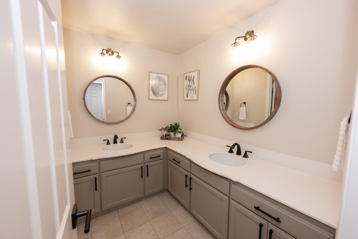 2555 W Bluff Ave #143, Fresno, CA 93711