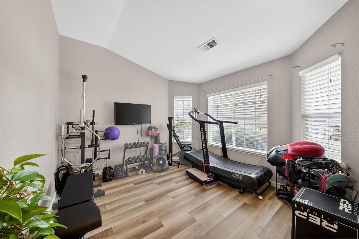 6566 N Western Ave, Fresno, CA 93722