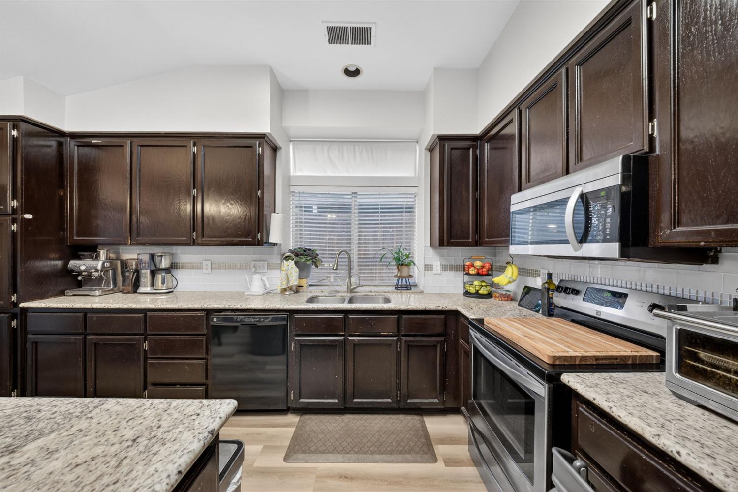 6566 N Western Ave, Fresno, CA 93722