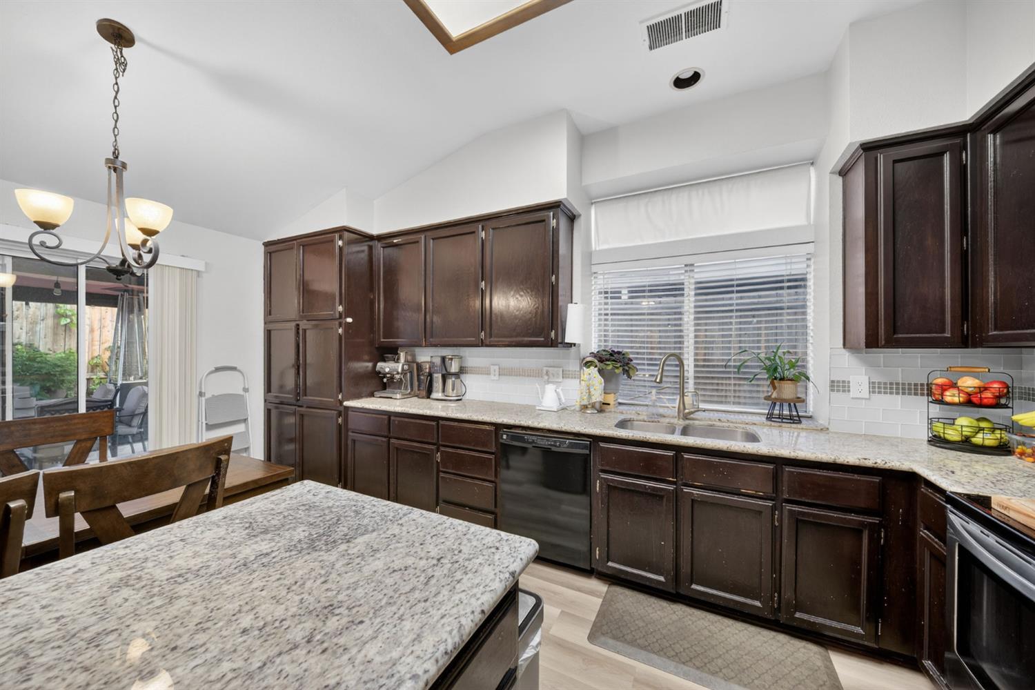 6566 N Western Ave, Fresno, CA 93722