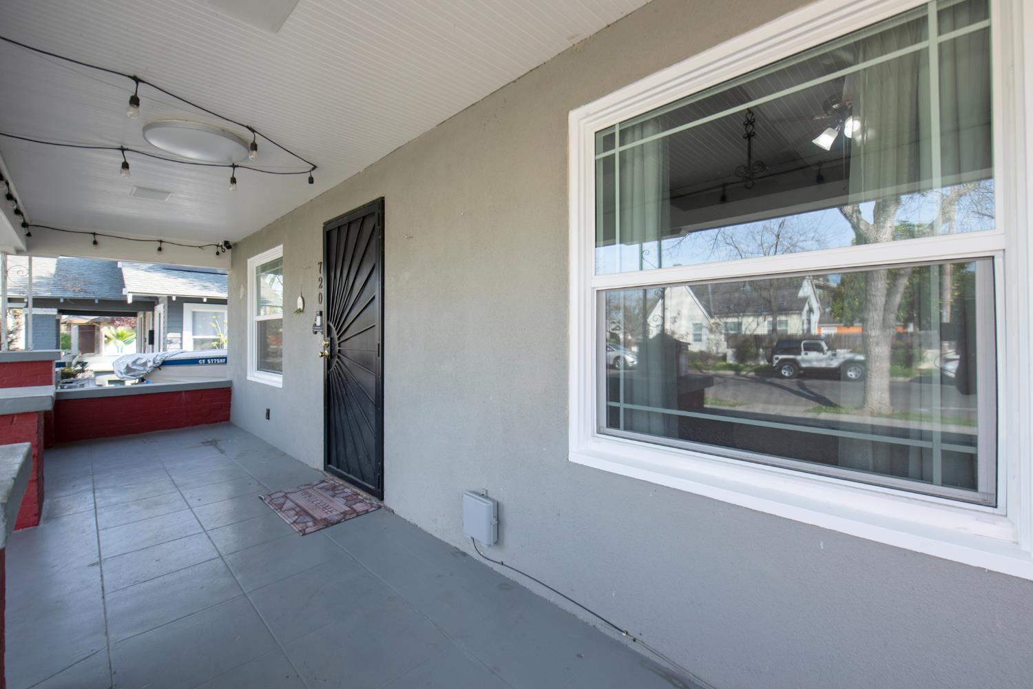 720 N Poplar Ave, Fresno, CA 93728