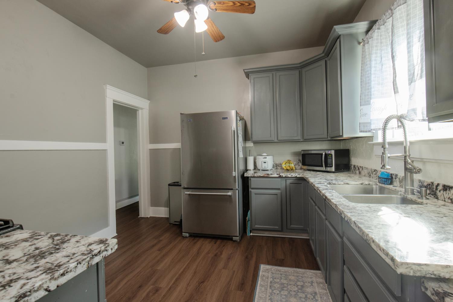 720 N Poplar Ave, Fresno, CA 93728