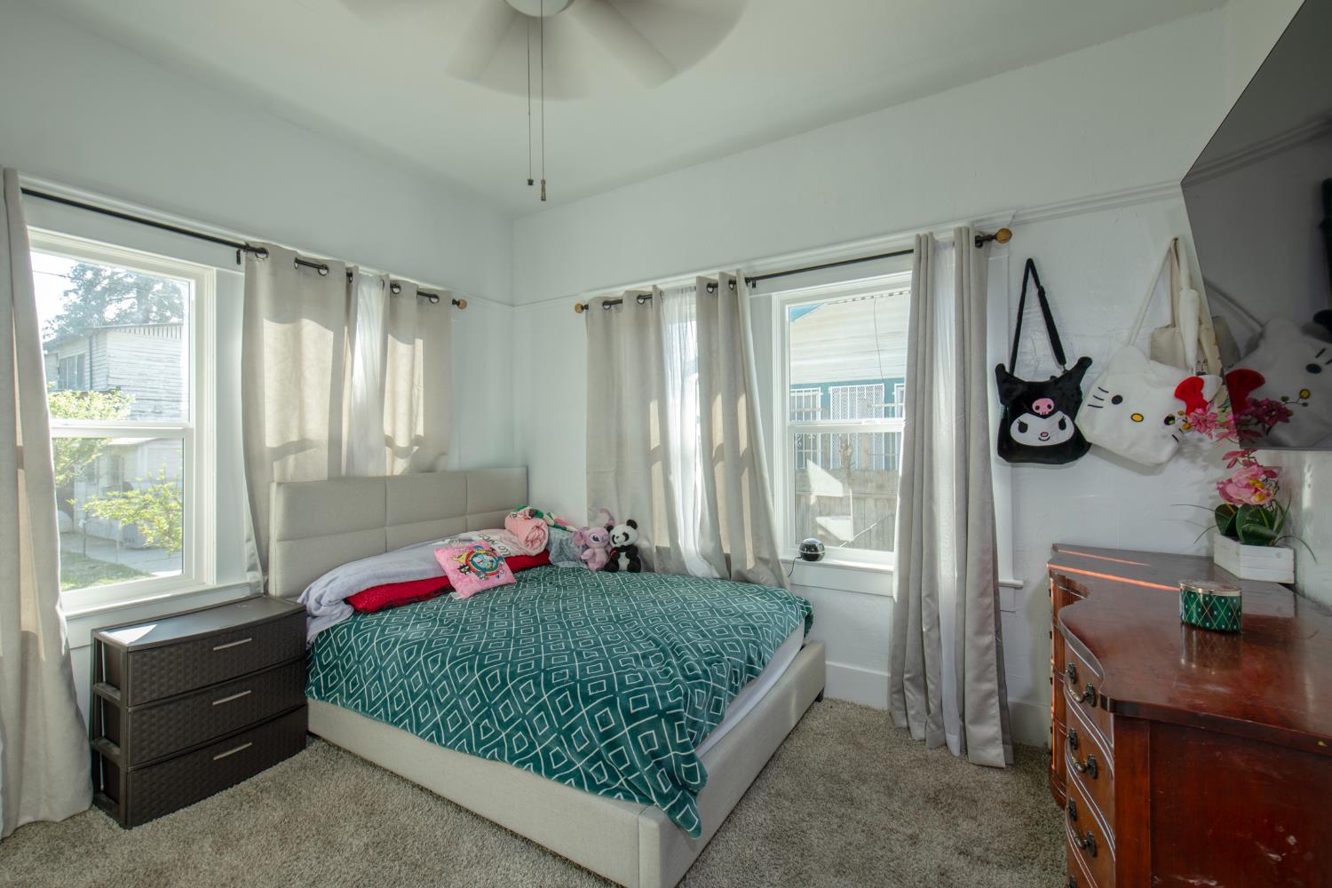 720 N Poplar Ave, Fresno, CA 93728