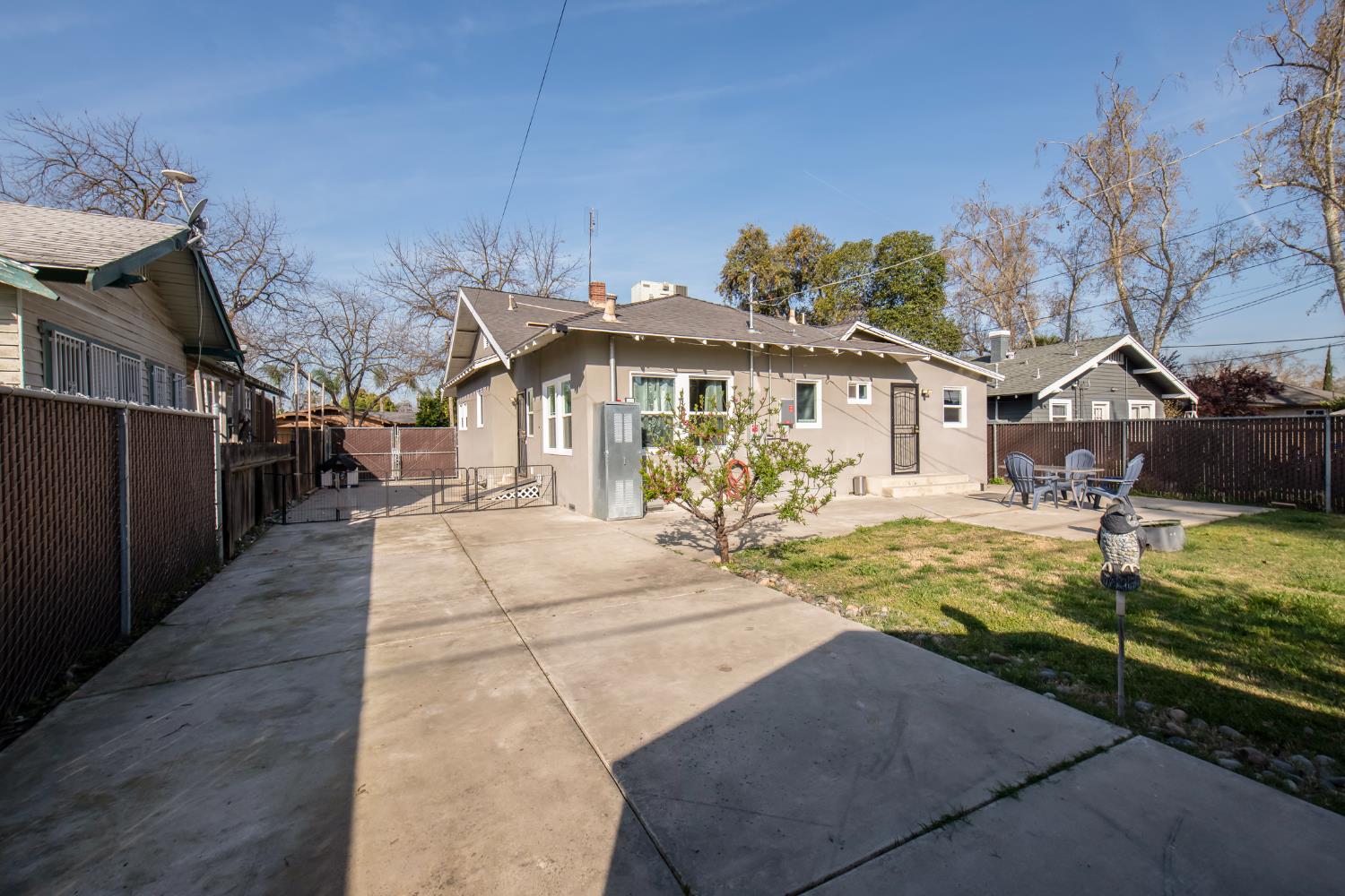 720 N Poplar Ave, Fresno, CA 93728