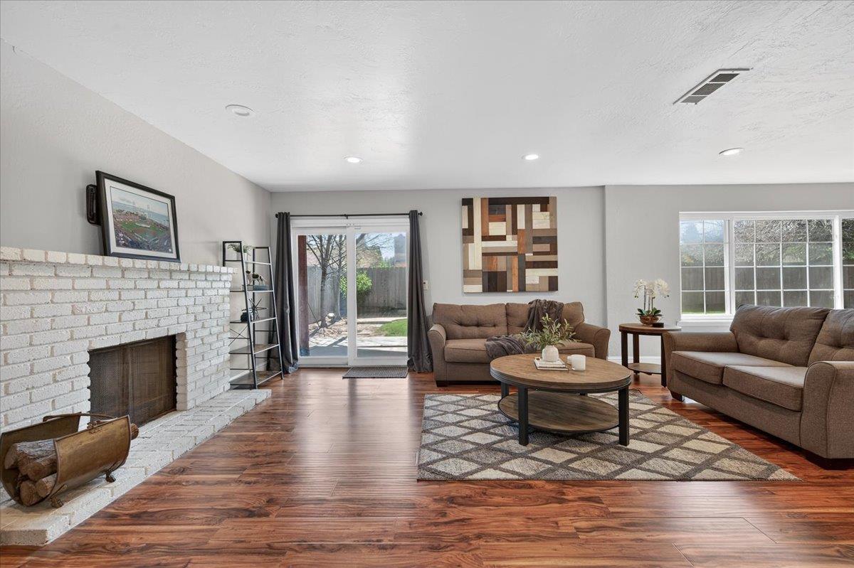 159 W Omaha Ave, Fresno, CA 93711