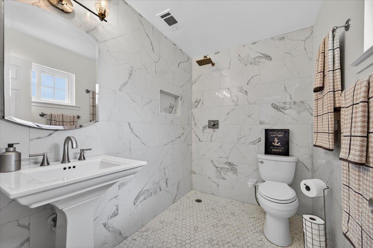 159 W Omaha Ave, Fresno, CA 93711