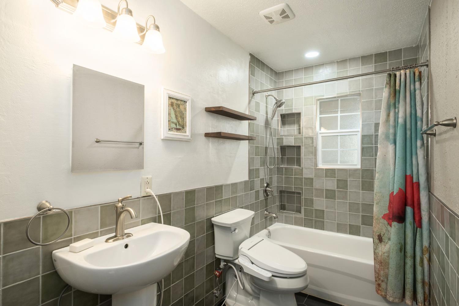 3905 E Cortland Ave, Fresno, CA 93726