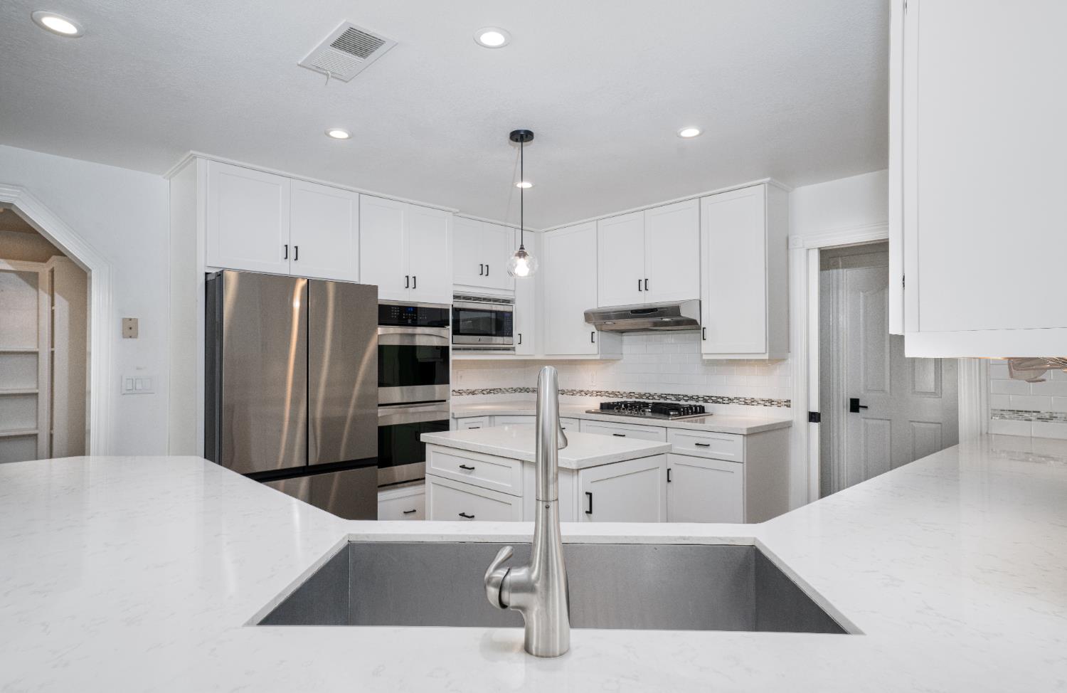 2727 W Bluff Ave #125, Fresno, CA 93711