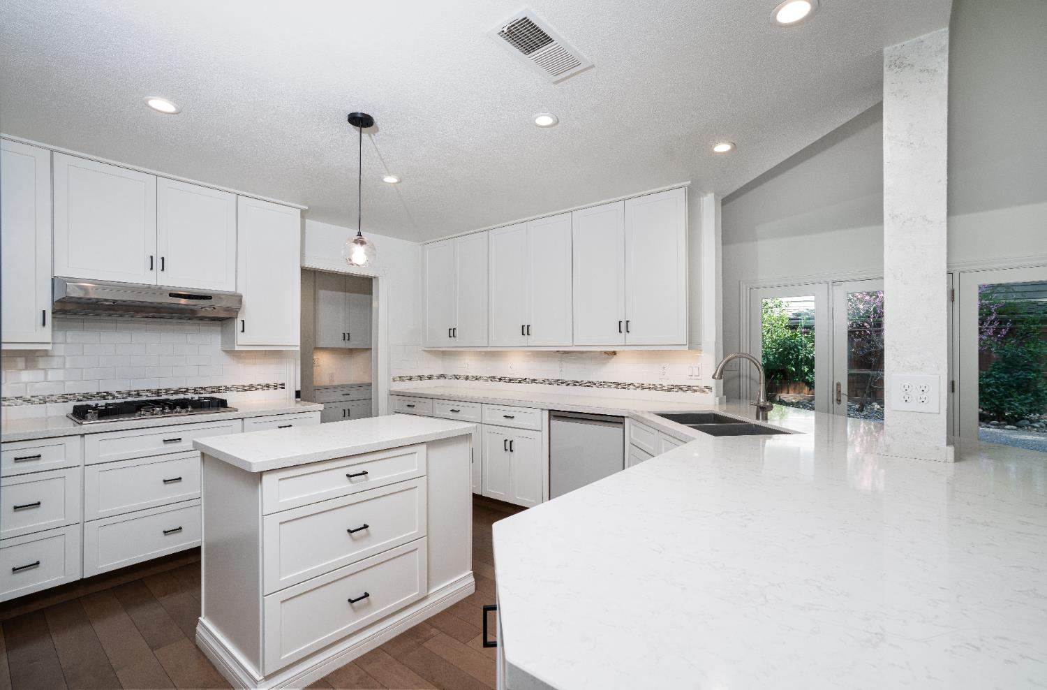 2727 W Bluff Ave #125, Fresno, CA 93711