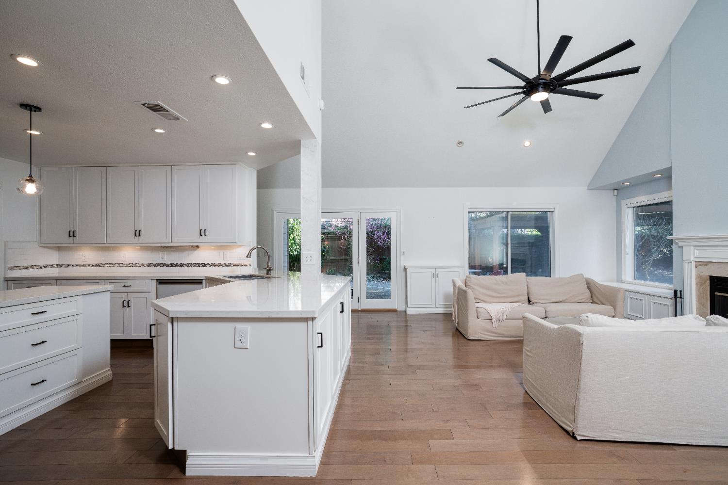 2727 W Bluff Ave #125, Fresno, CA 93711