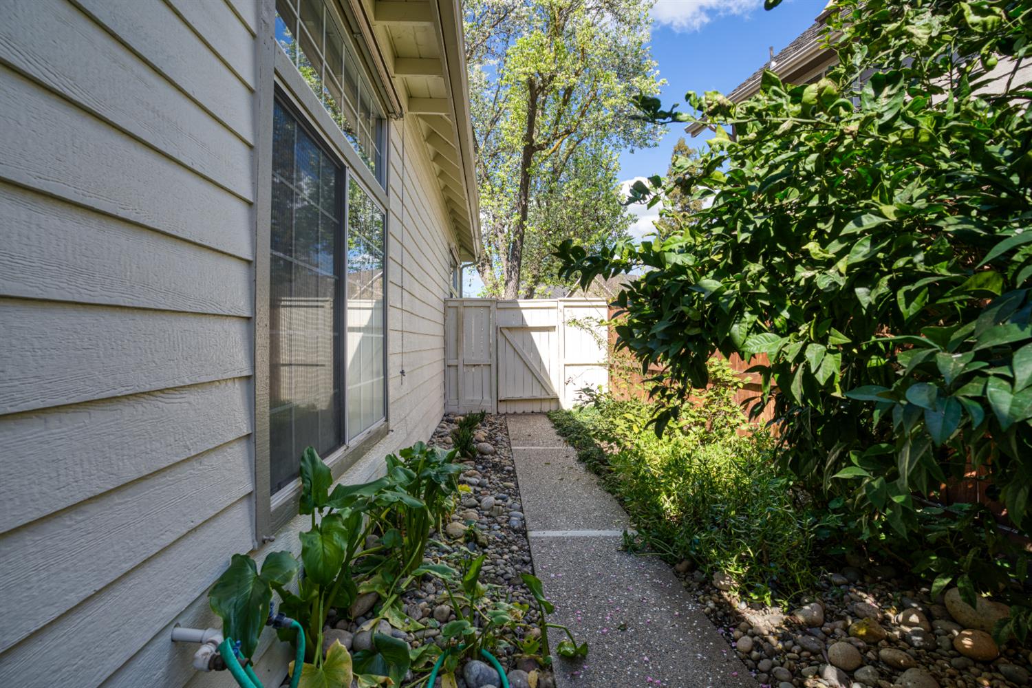 2727 W Bluff Ave #125, Fresno, CA 93711