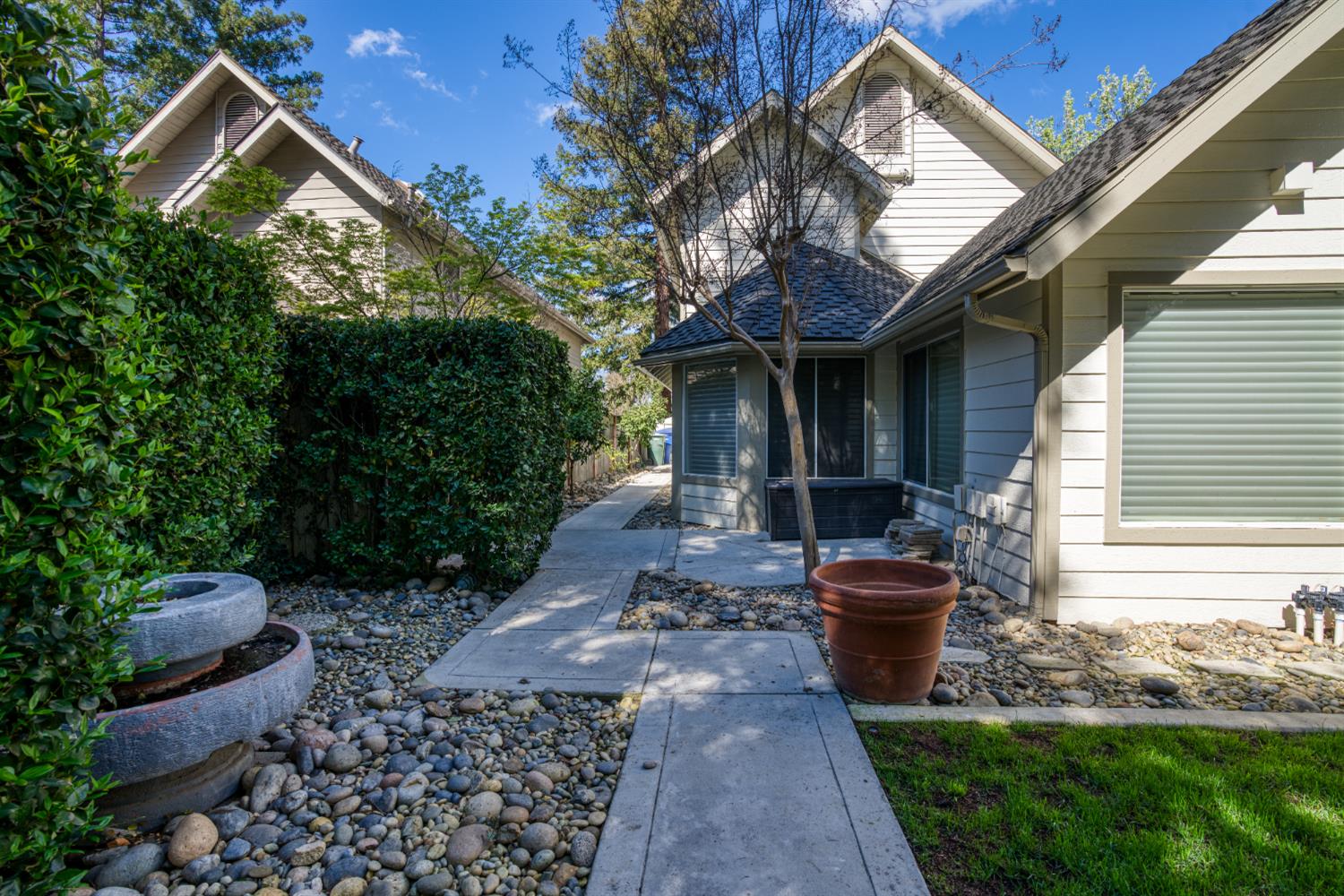 2727 W Bluff Ave #125, Fresno, CA 93711