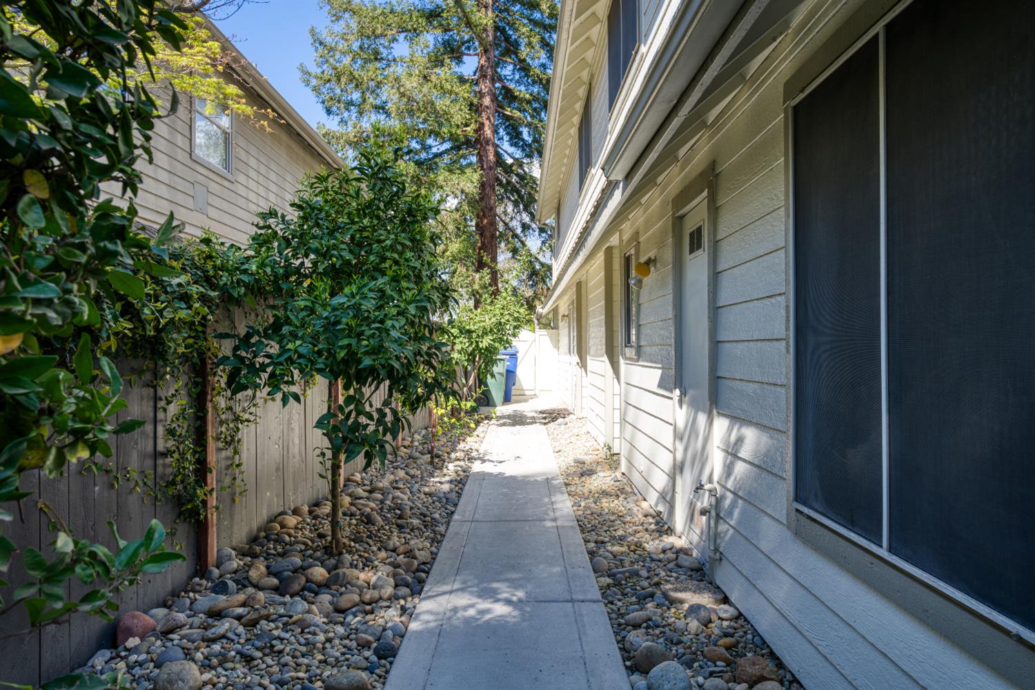 2727 W Bluff Ave #125, Fresno, CA 93711