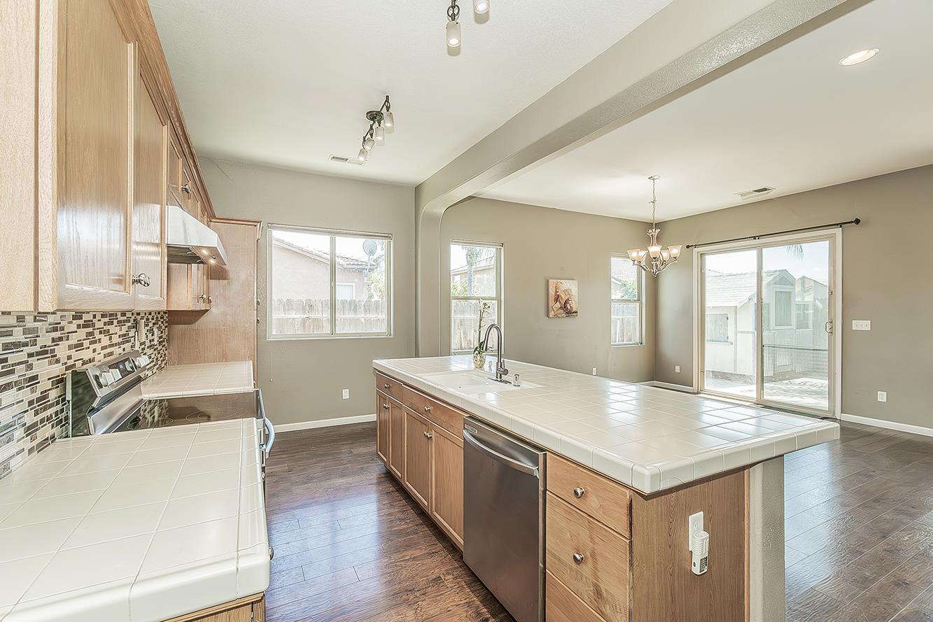 7357 E Redlands Ave, Fresno, CA 93737