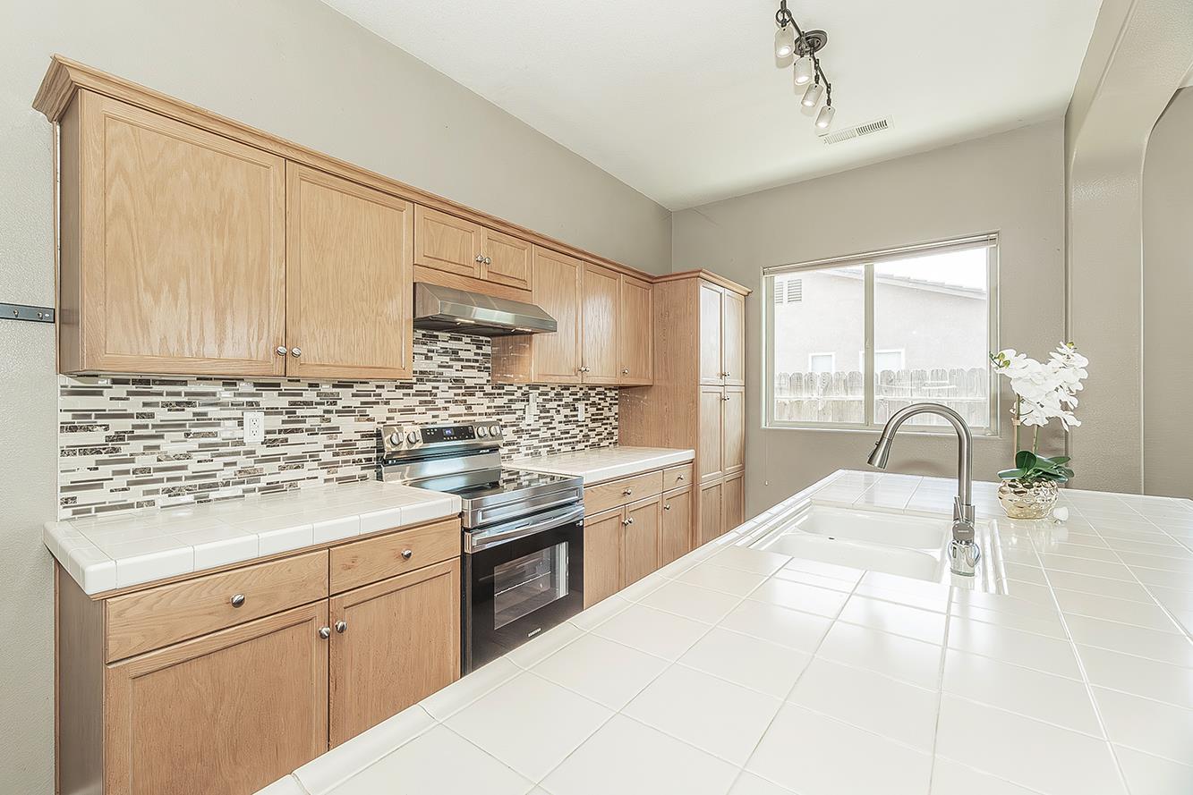 7357 E Redlands Ave, Fresno, CA 93737