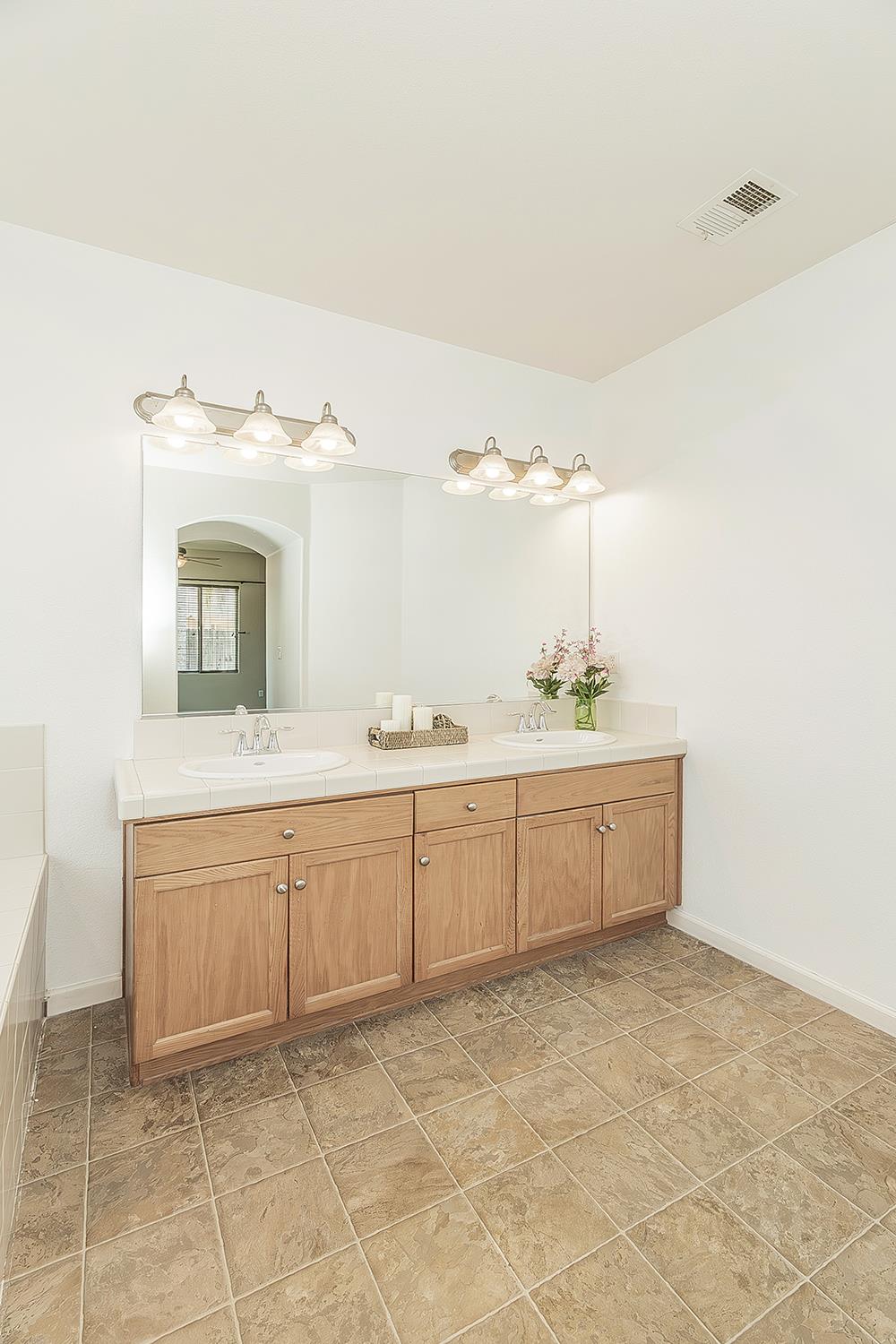 7357 E Redlands Ave, Fresno, CA 93737