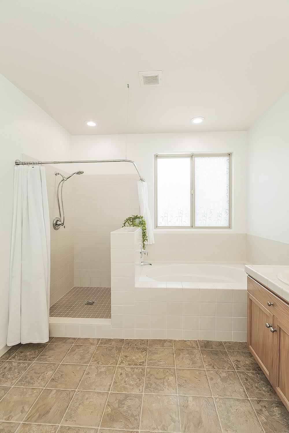 7357 E Redlands Ave, Fresno, CA 93737