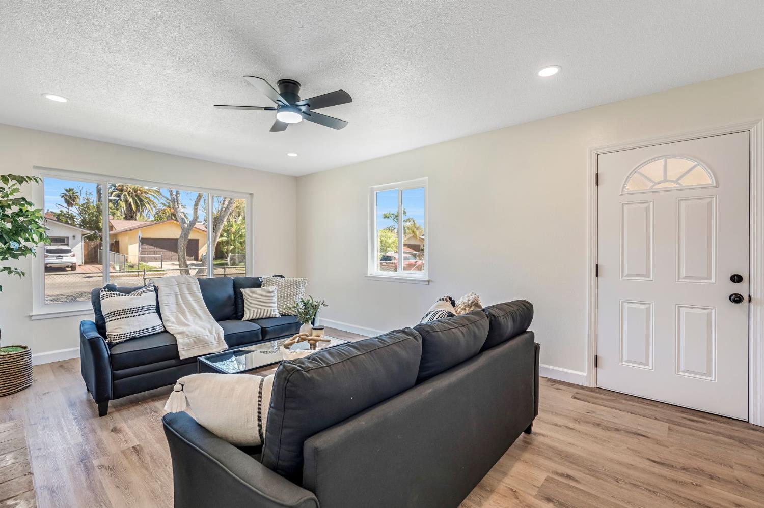 1442 S Recreation Ave, Fresno, CA 93702