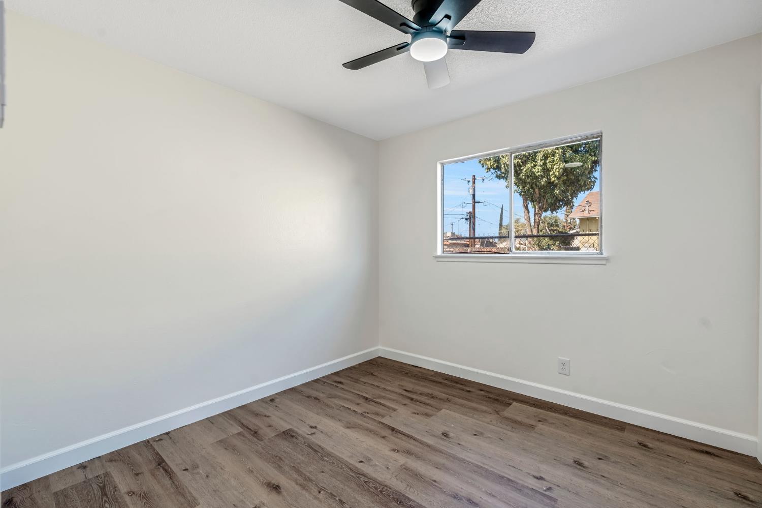 1442 S Recreation Ave, Fresno, CA 93702