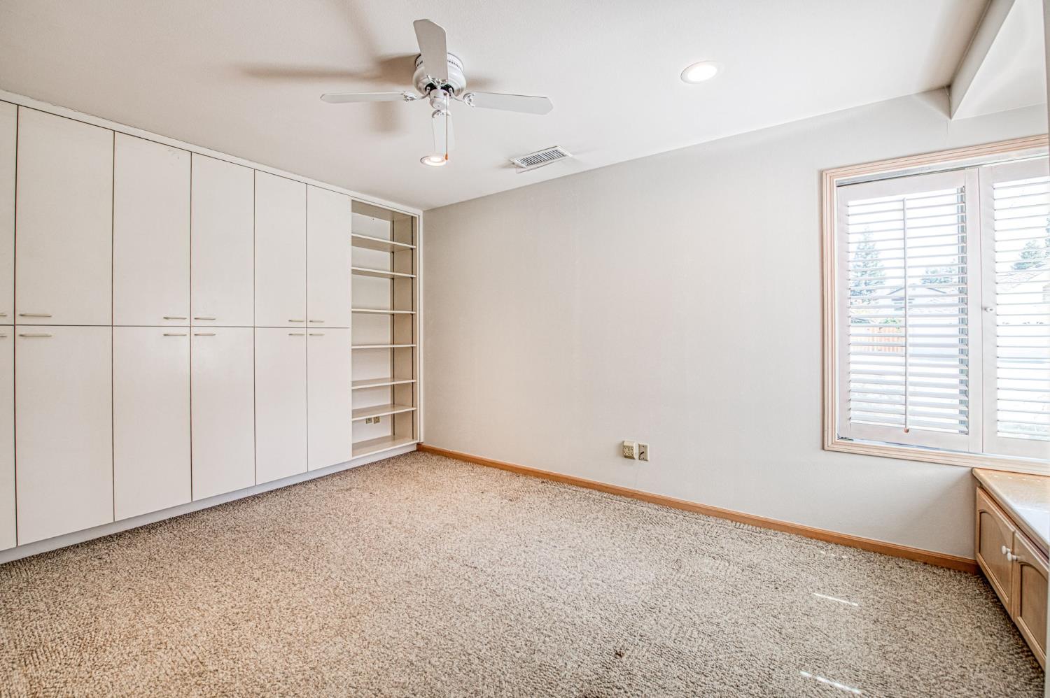 6561 N Thorne Ave, Fresno, CA 93711