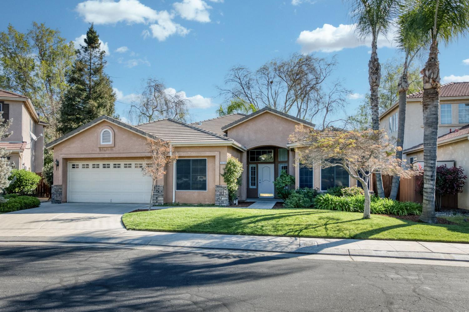 8450 N Saffron Ct, Fresno, CA 93720