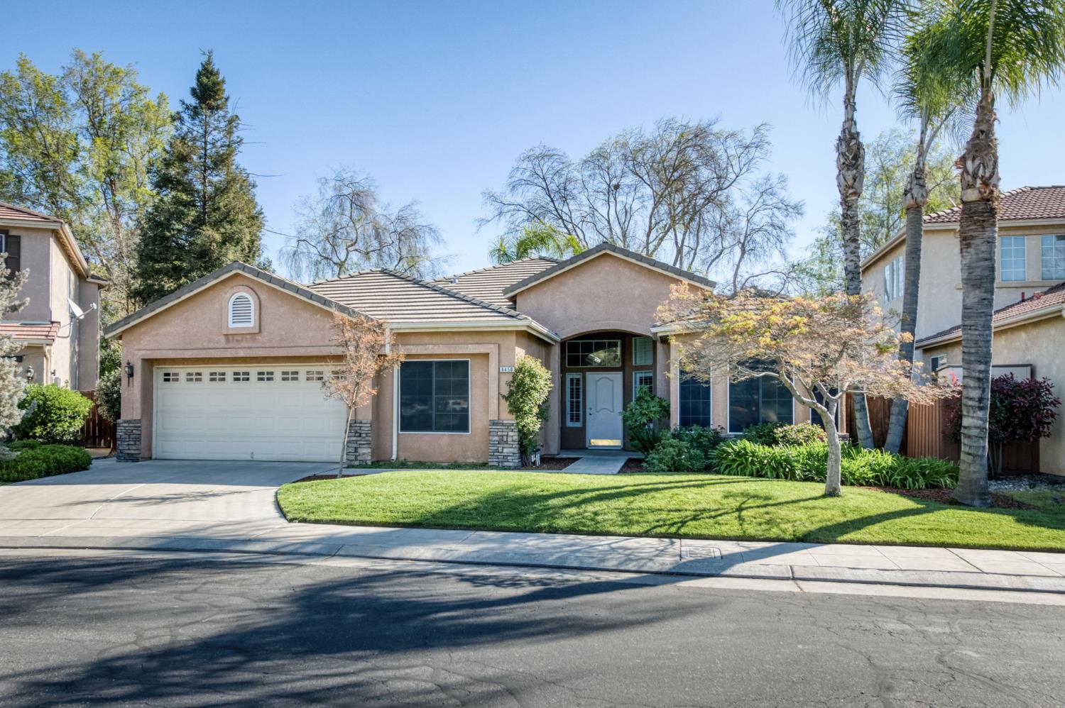 8450 N Saffron Ct, Fresno, CA 93720