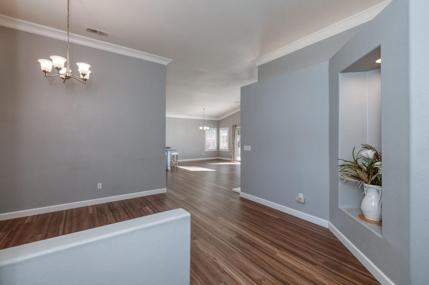 8450 N Saffron Ct, Fresno, CA 93720