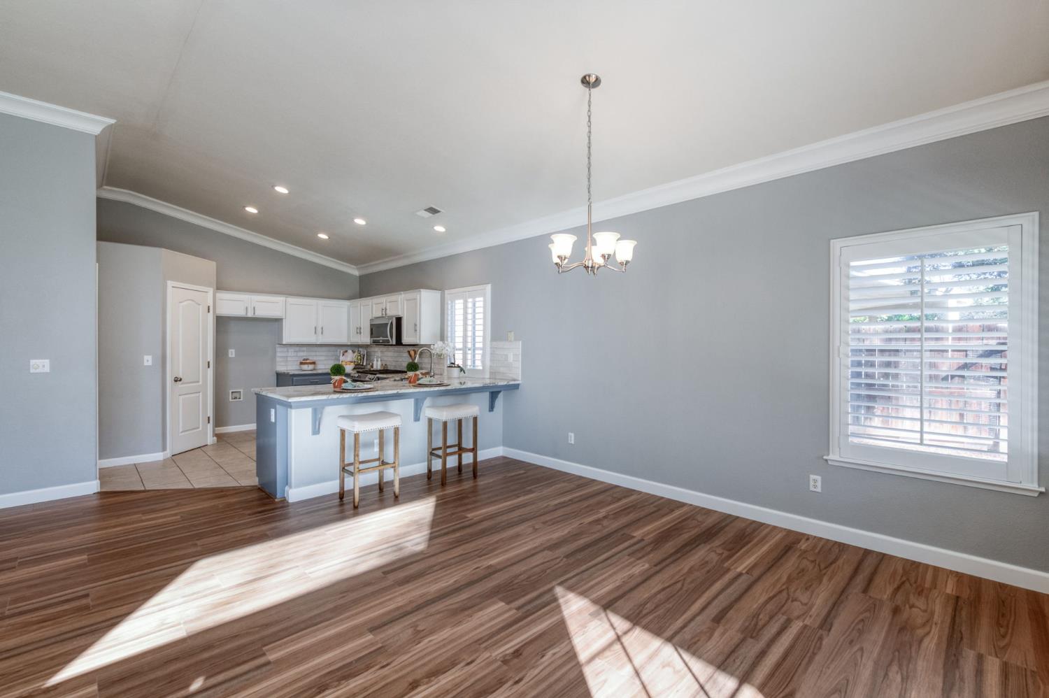 8450 N Saffron Ct, Fresno, CA 93720