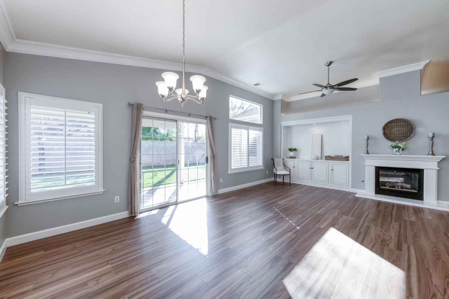 8450 N Saffron Ct, Fresno, CA 93720