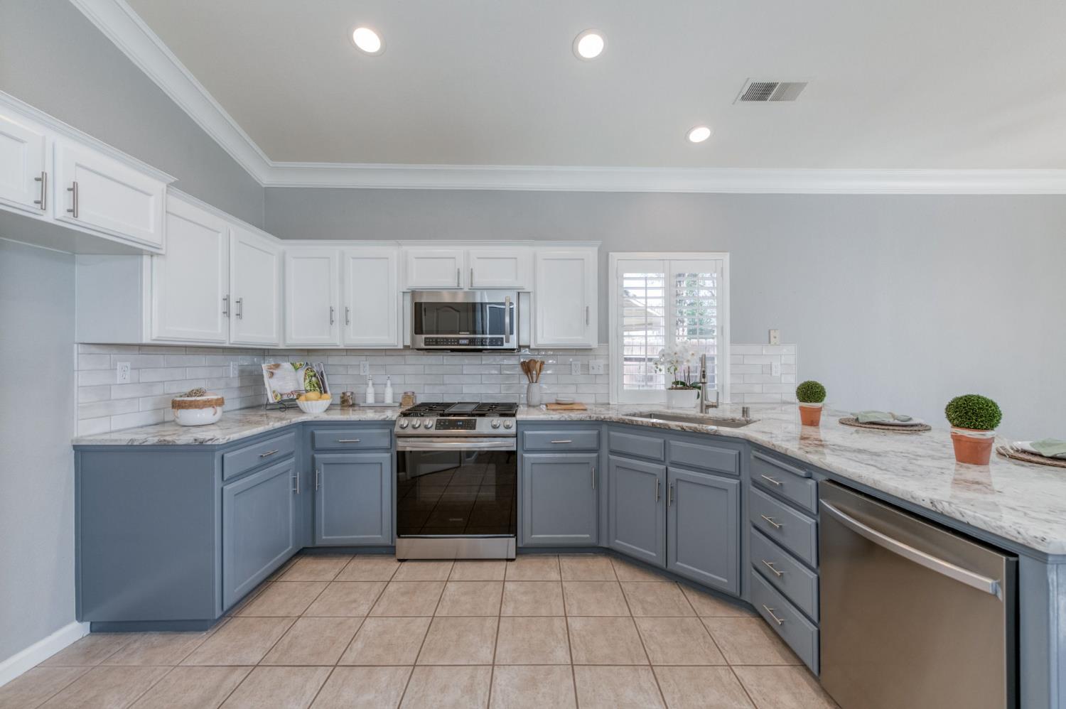 8450 N Saffron Ct, Fresno, CA 93720